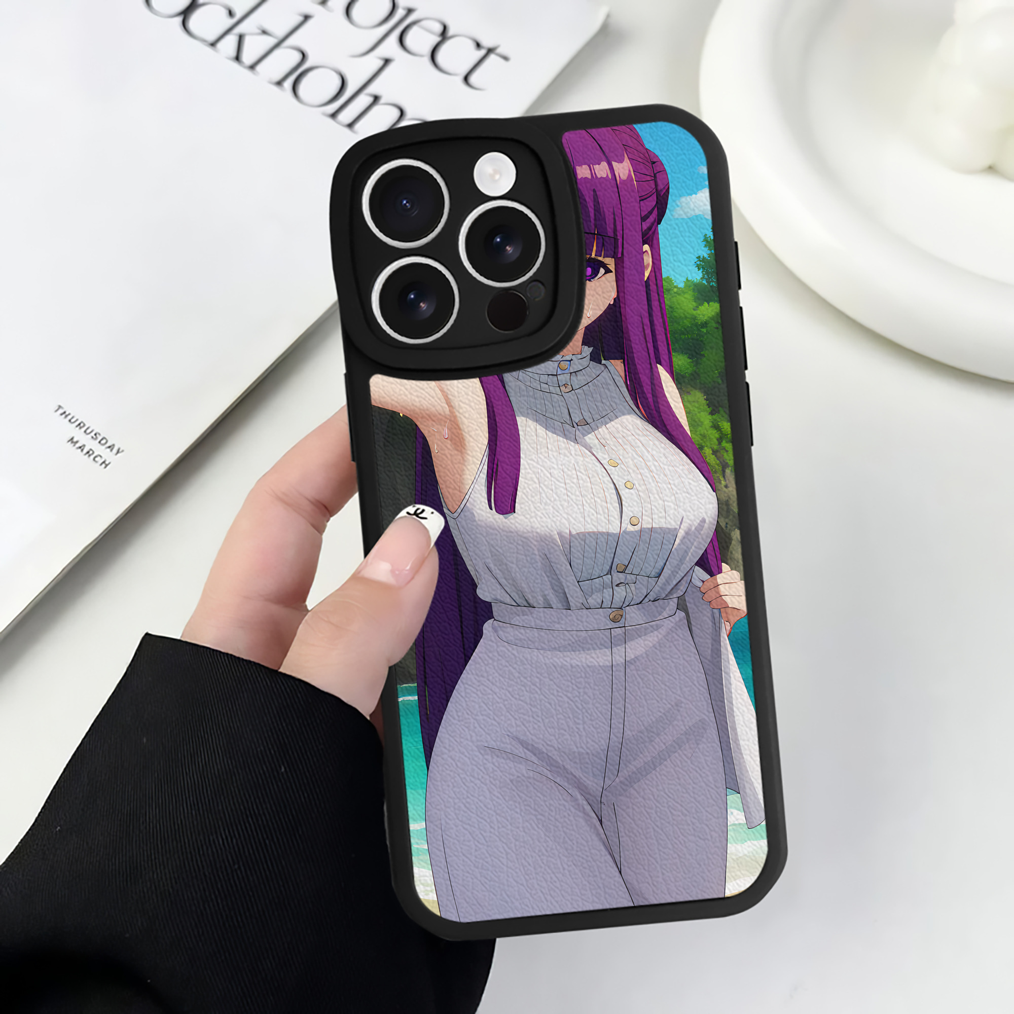 （画像用） 葬送のフリーレン Frieren 【iPhone 16シリーズ対応】シリコンスマホケース（レザー調） 材質：シリコン